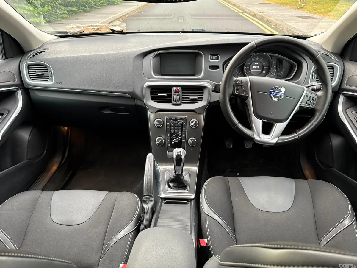 Volvo V40 Hatchback, Diesel, 2015, Black