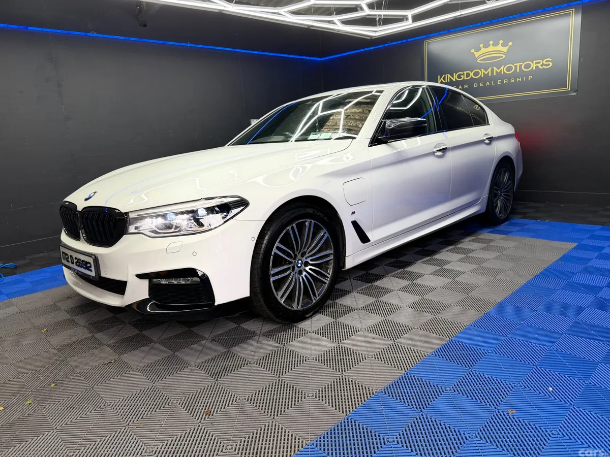 BMW 5-Series Saloon, Petrol Plug-in Hybrid, 2017, White