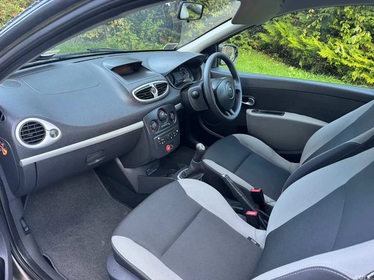 Renault Clio Hatchback, Petrol, 2012, Gold
