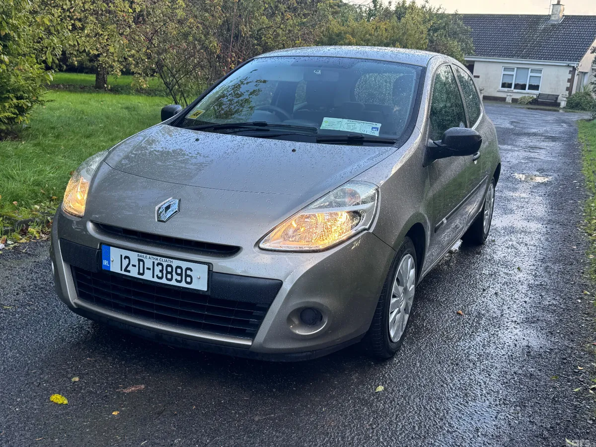 Renault Clio Hatchback, Petrol, 2012, Gold