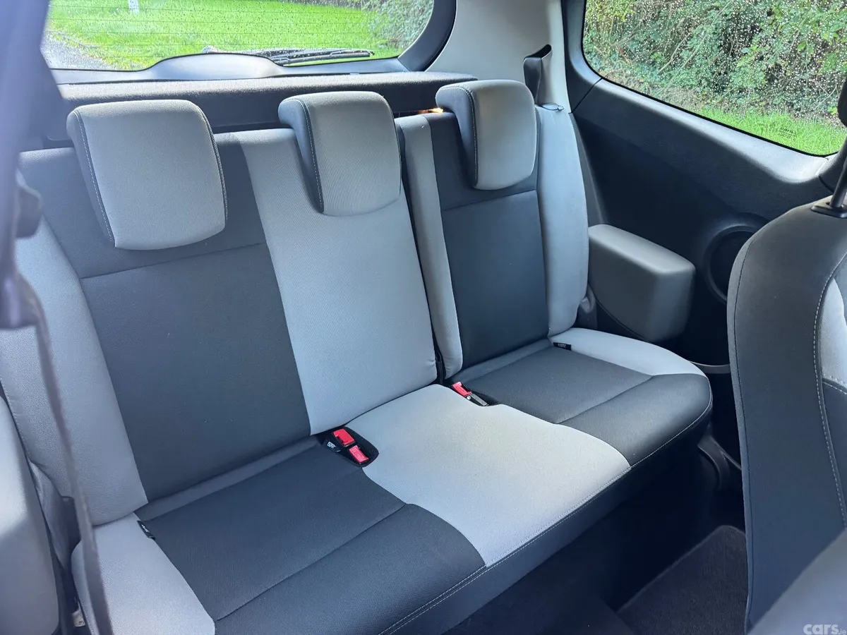 Renault Clio Hatchback, Petrol, 2012, Gold