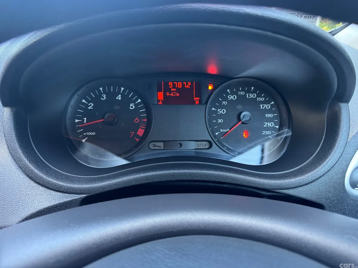 Renault Clio Hatchback, Petrol, 2012, Gold