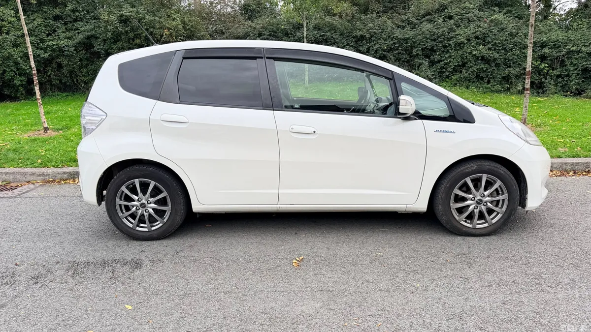 Honda Fit Hatchback, Petrol Hybrid, 2013, White