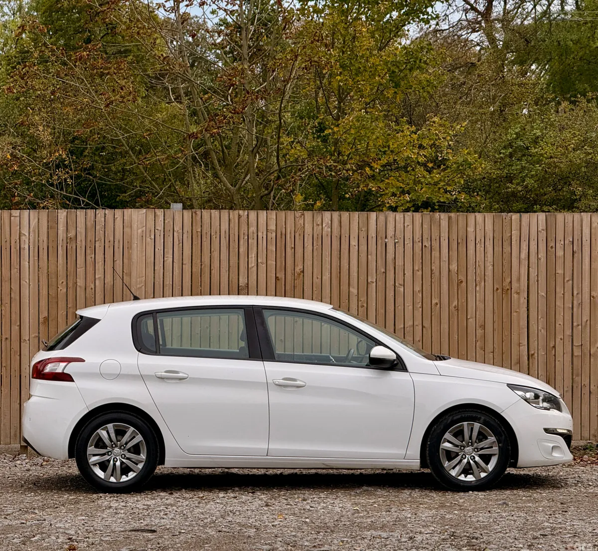 Peugeot 308 Hatchback, Petrol, 2014, White