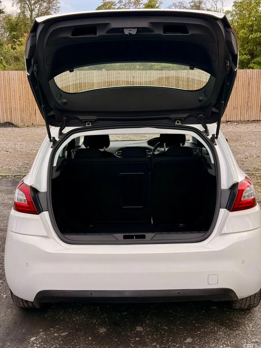 Peugeot 308 Hatchback, Petrol, 2014, White