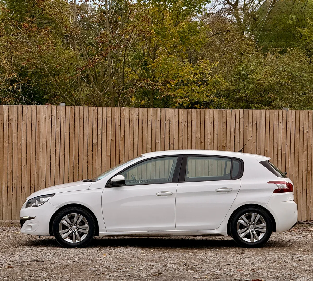 Peugeot 308 Hatchback, Petrol, 2014, White