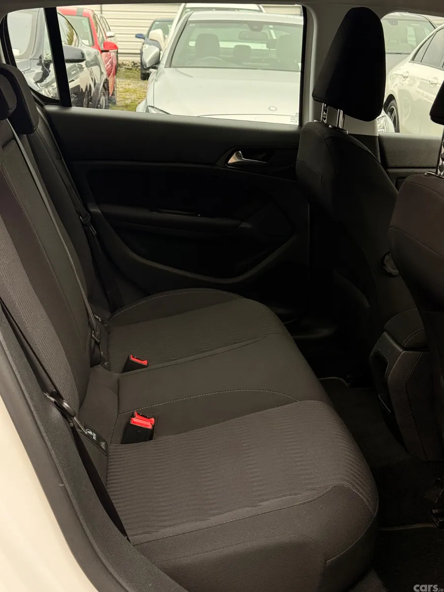 Peugeot 308 Hatchback, Petrol, 2014, White