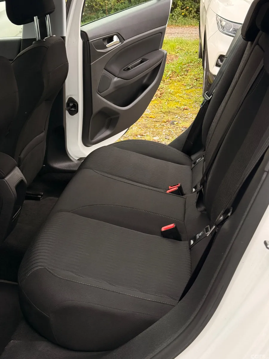 Peugeot 308 Hatchback, Petrol, 2014, White