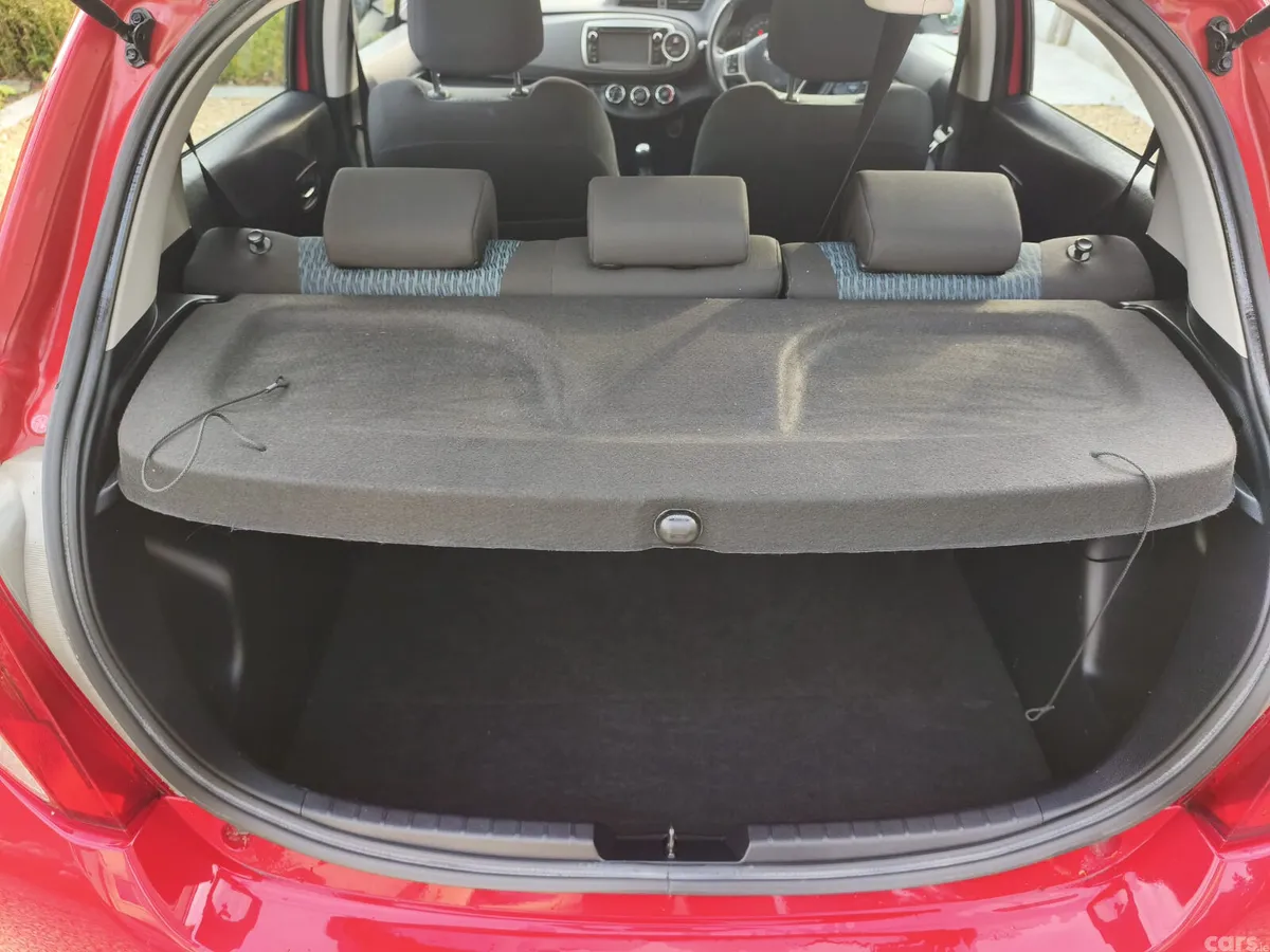 Toyota Yaris Hatchback, Petrol, 2014, Red