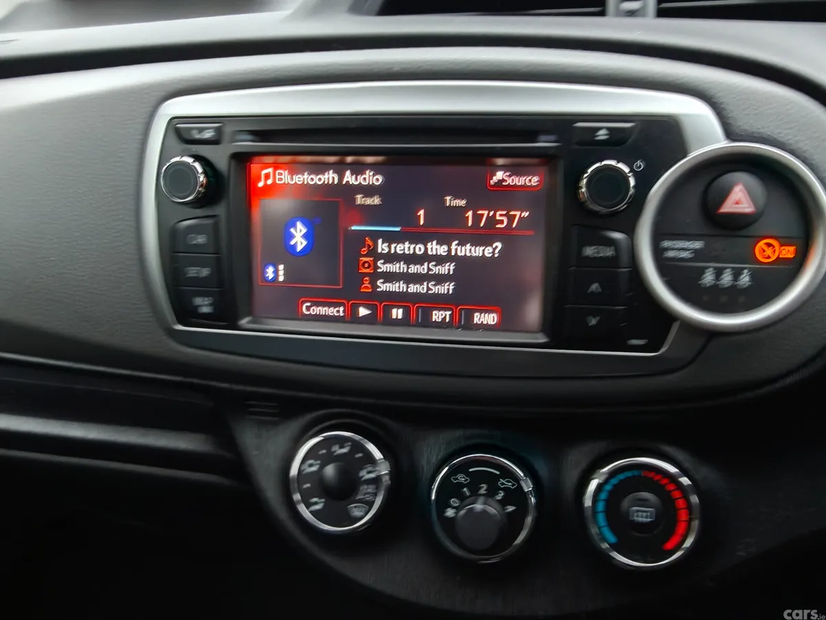 Toyota Yaris Hatchback, Petrol, 2014, Red
