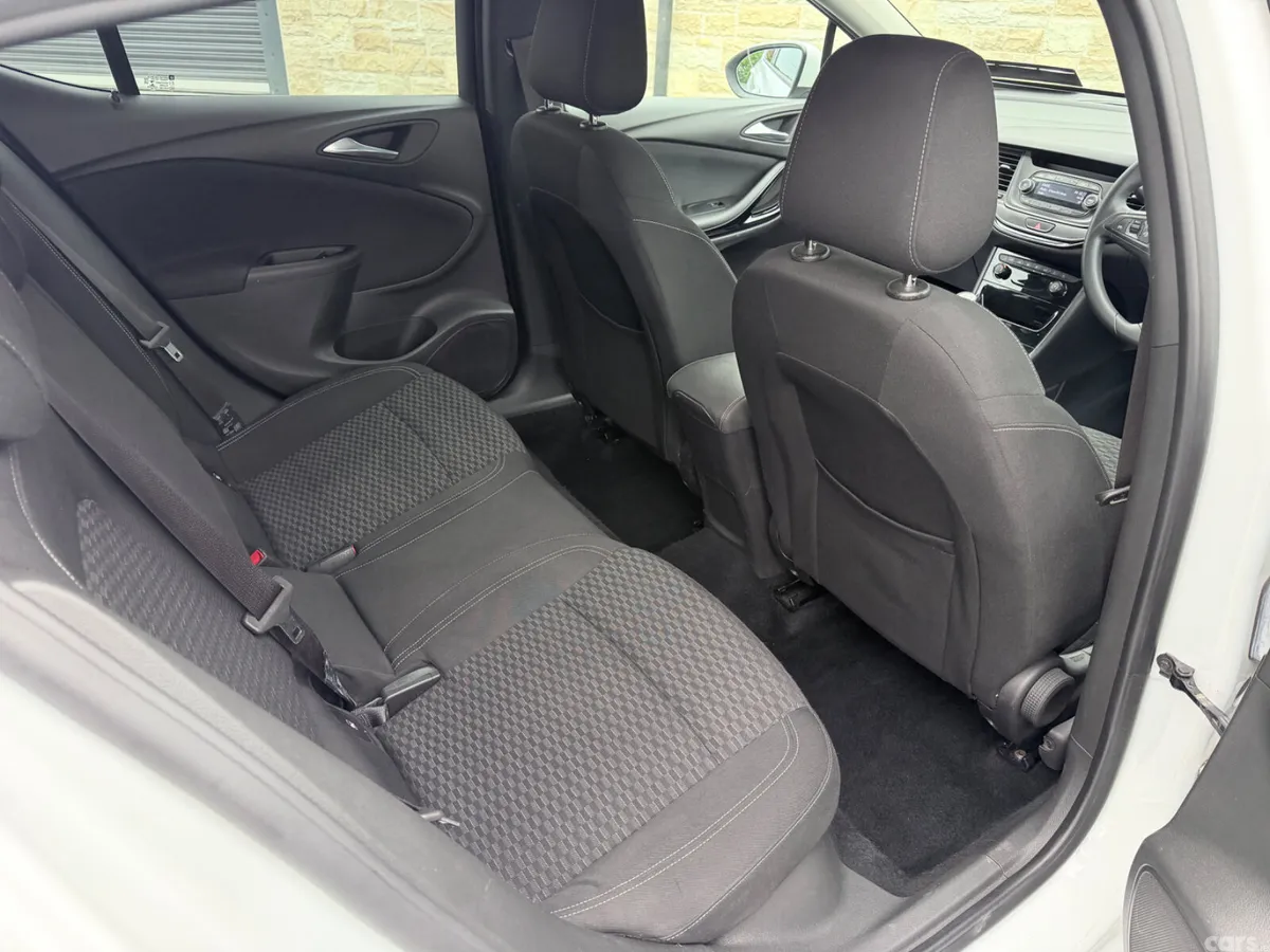 Opel Astra Hatchback, Petrol, 2019, White