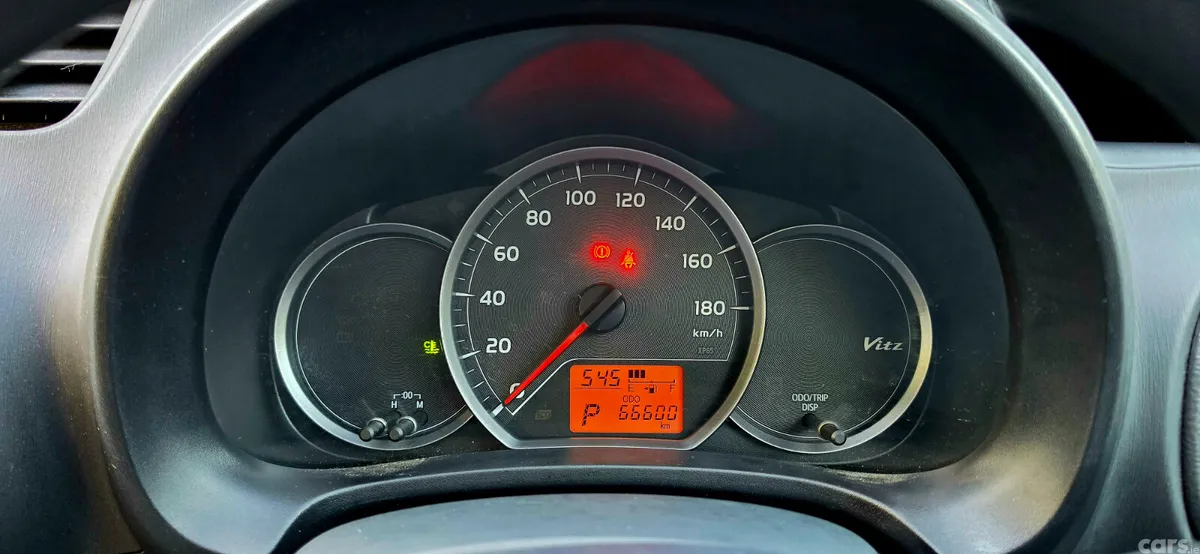 Toyota Vitz Hatchback, Petrol, 2014, Silver