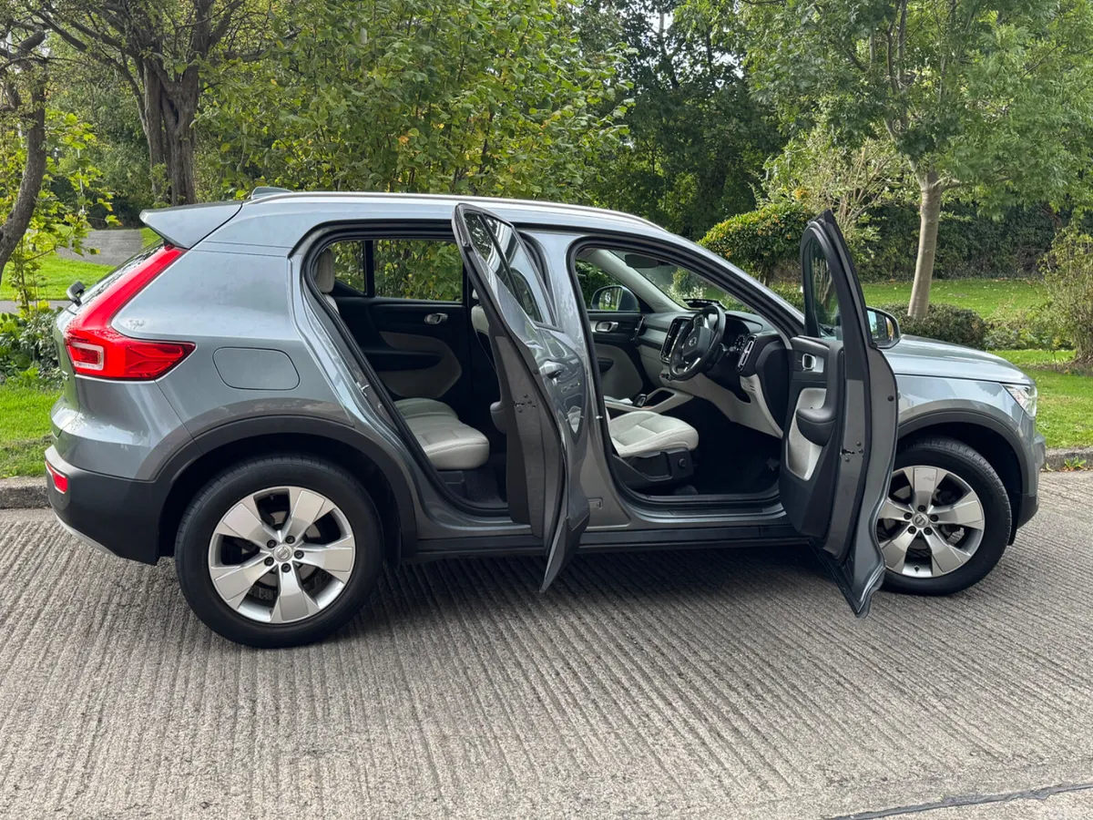 Volvo XC40 SUV, Diesel, 2019, Grey