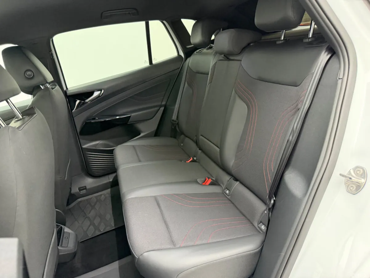 Volkswagen ID.4 Estate, Electric, 2025, White