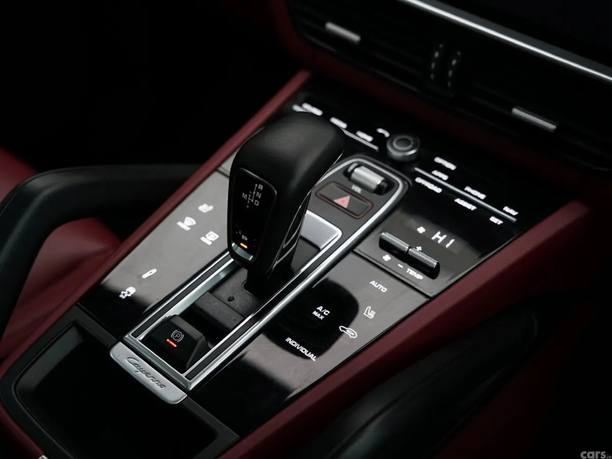 Porsche Cayenne SUV, Petrol Plug-in Hybrid, 2023, Black