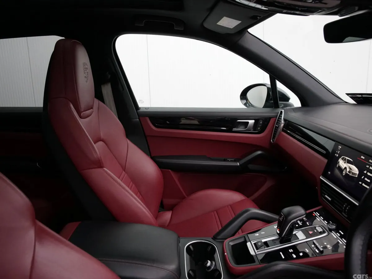 Porsche Cayenne SUV, Petrol Plug-in Hybrid, 2023, Black