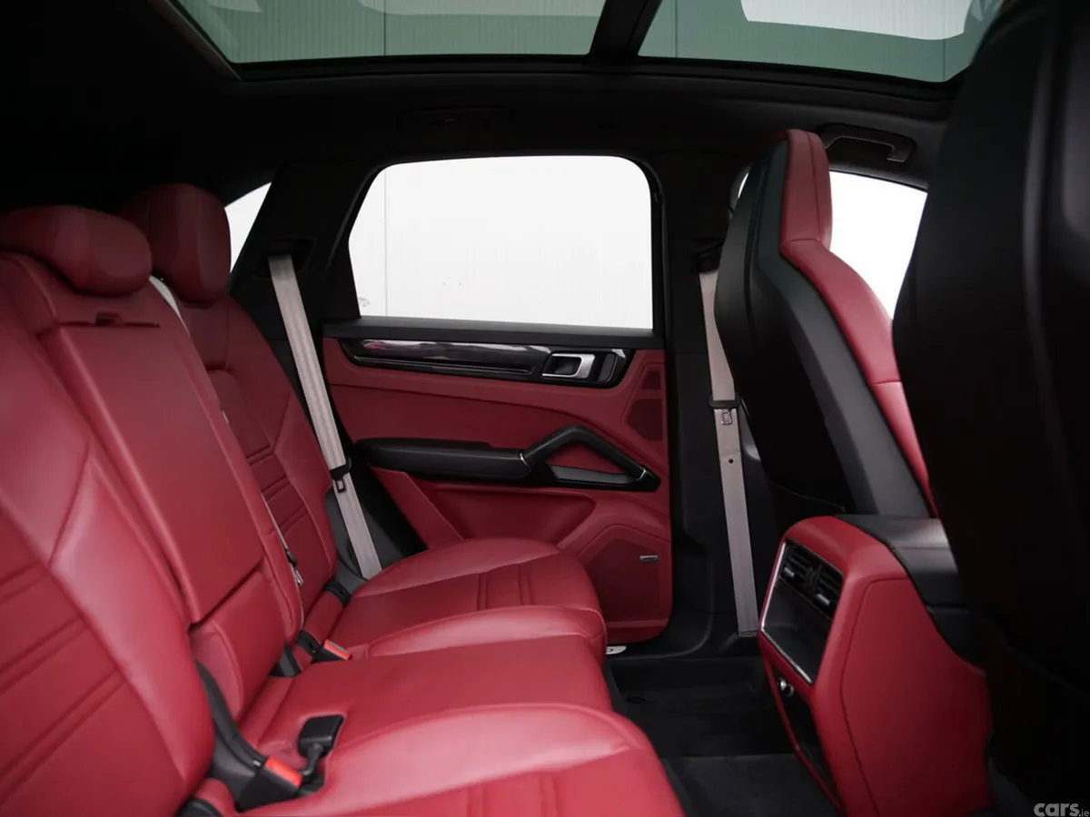 Porsche Cayenne SUV, Petrol Plug-in Hybrid, 2023, Black