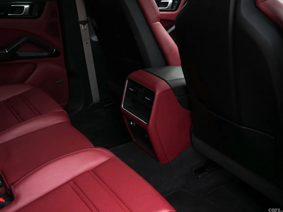Porsche Cayenne SUV, Petrol Plug-in Hybrid, 2023, Black