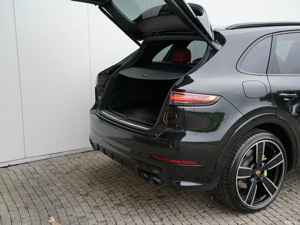 Porsche Cayenne SUV, Petrol Plug-in Hybrid, 2023, Black
