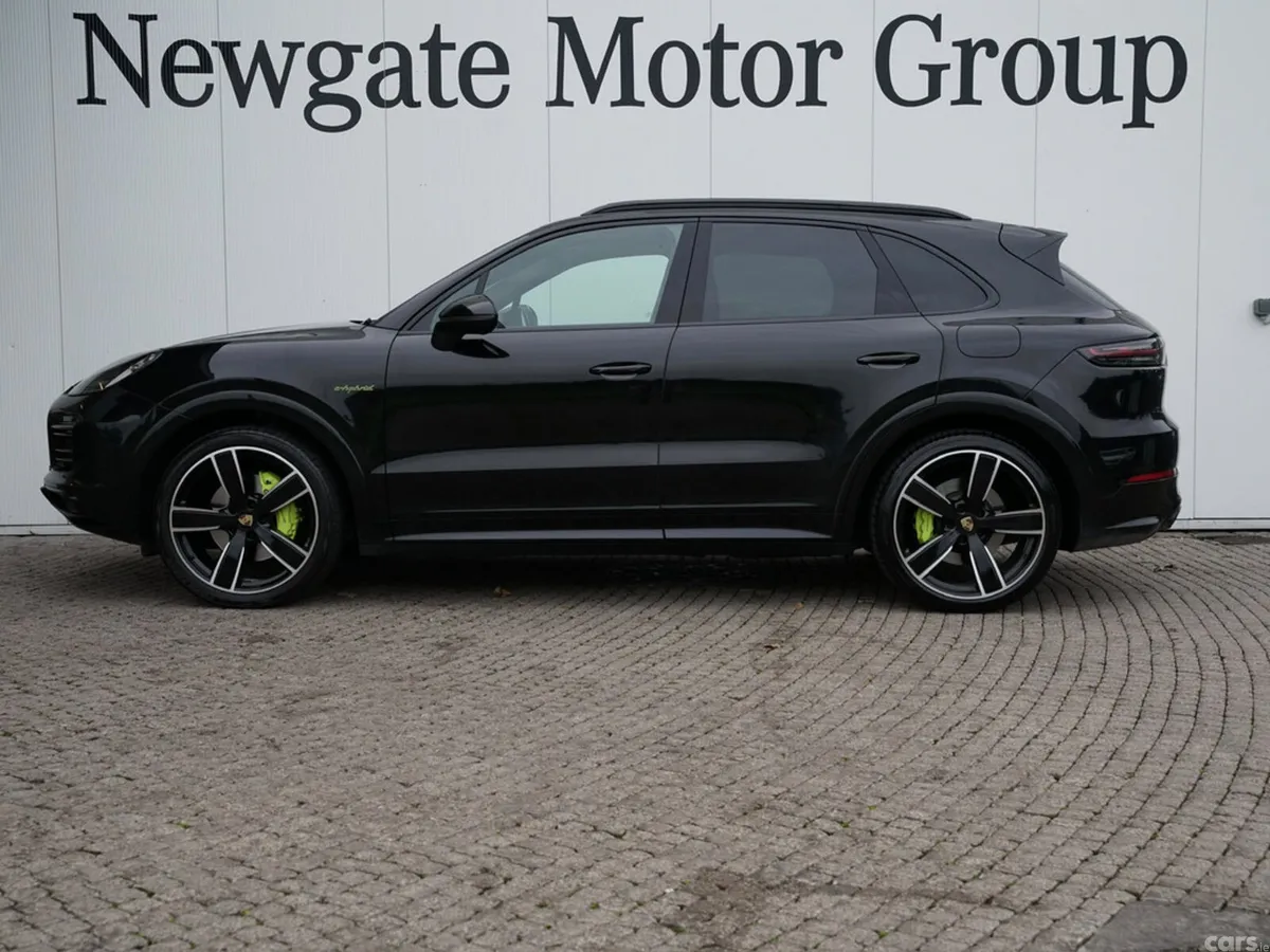 Porsche Cayenne SUV, Petrol Plug-in Hybrid, 2023, Black