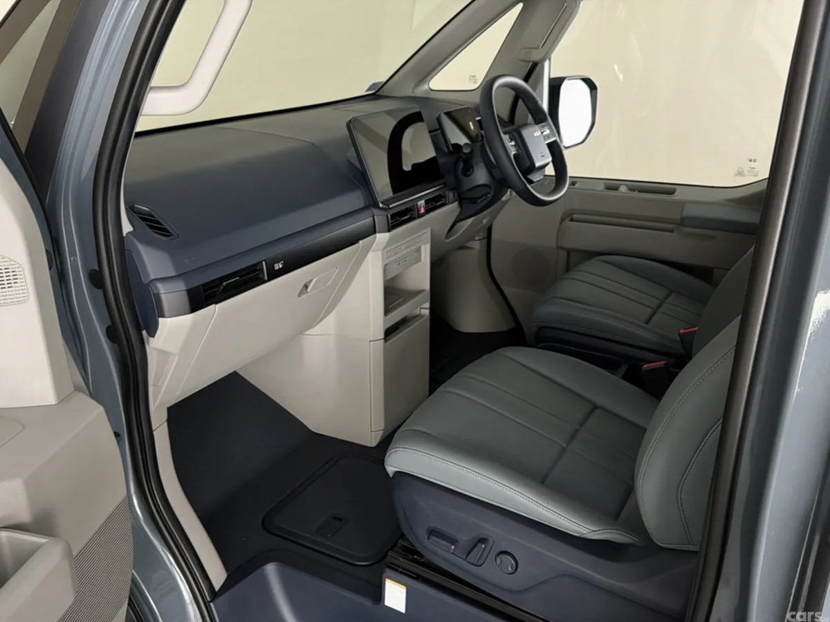 Kia PV5 Minibus, Electric, 2026, Grey