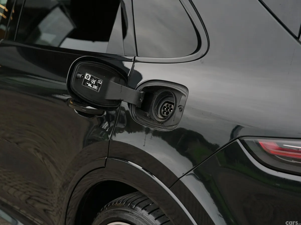 Porsche Cayenne SUV, Petrol Plug-in Hybrid, 2023, Black