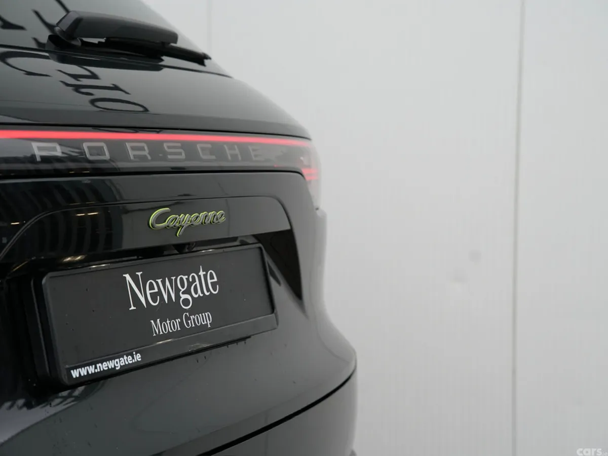 Porsche Cayenne SUV, Petrol Plug-in Hybrid, 2023, Black