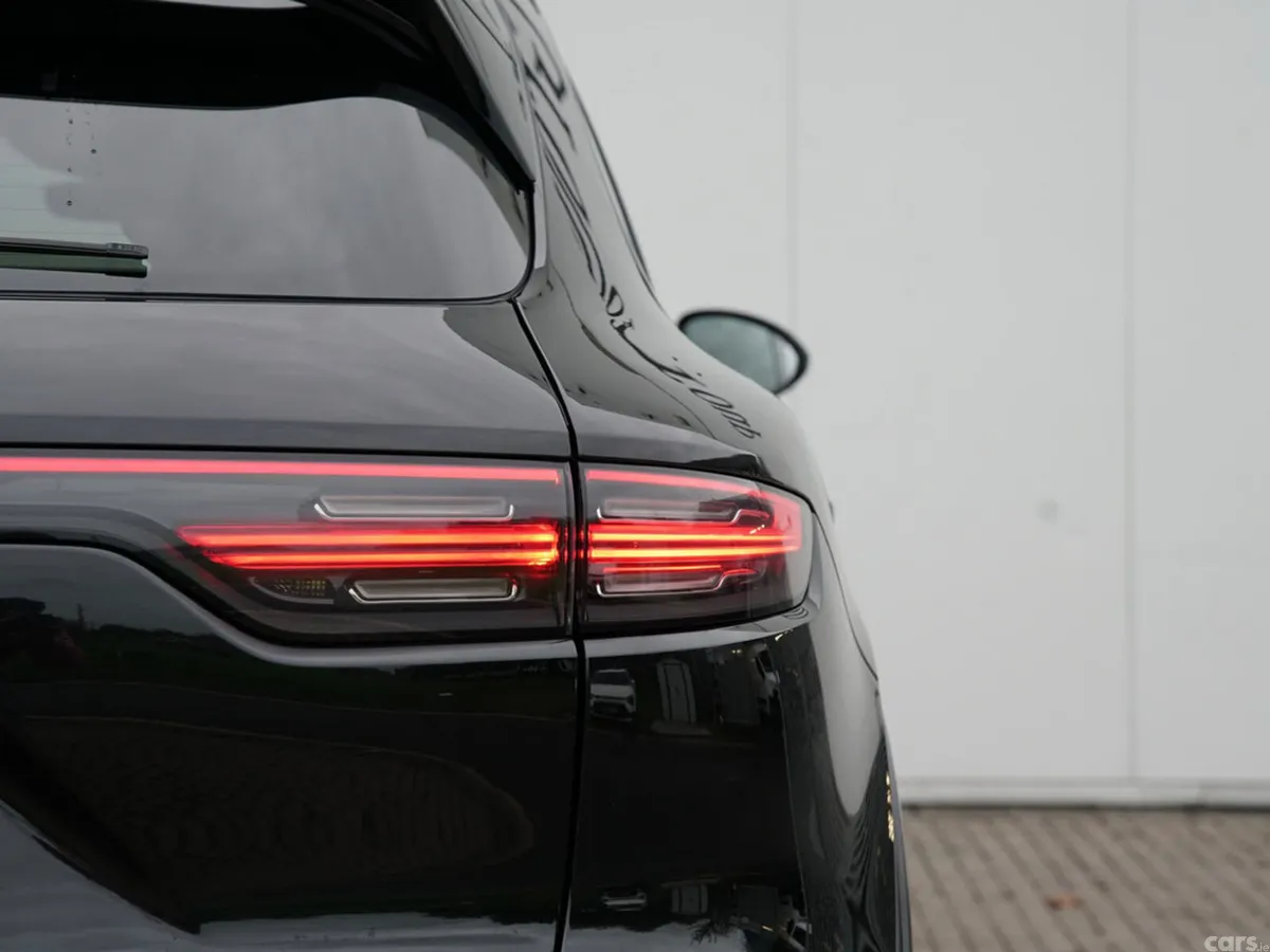 Porsche Cayenne SUV, Petrol Plug-in Hybrid, 2023, Black