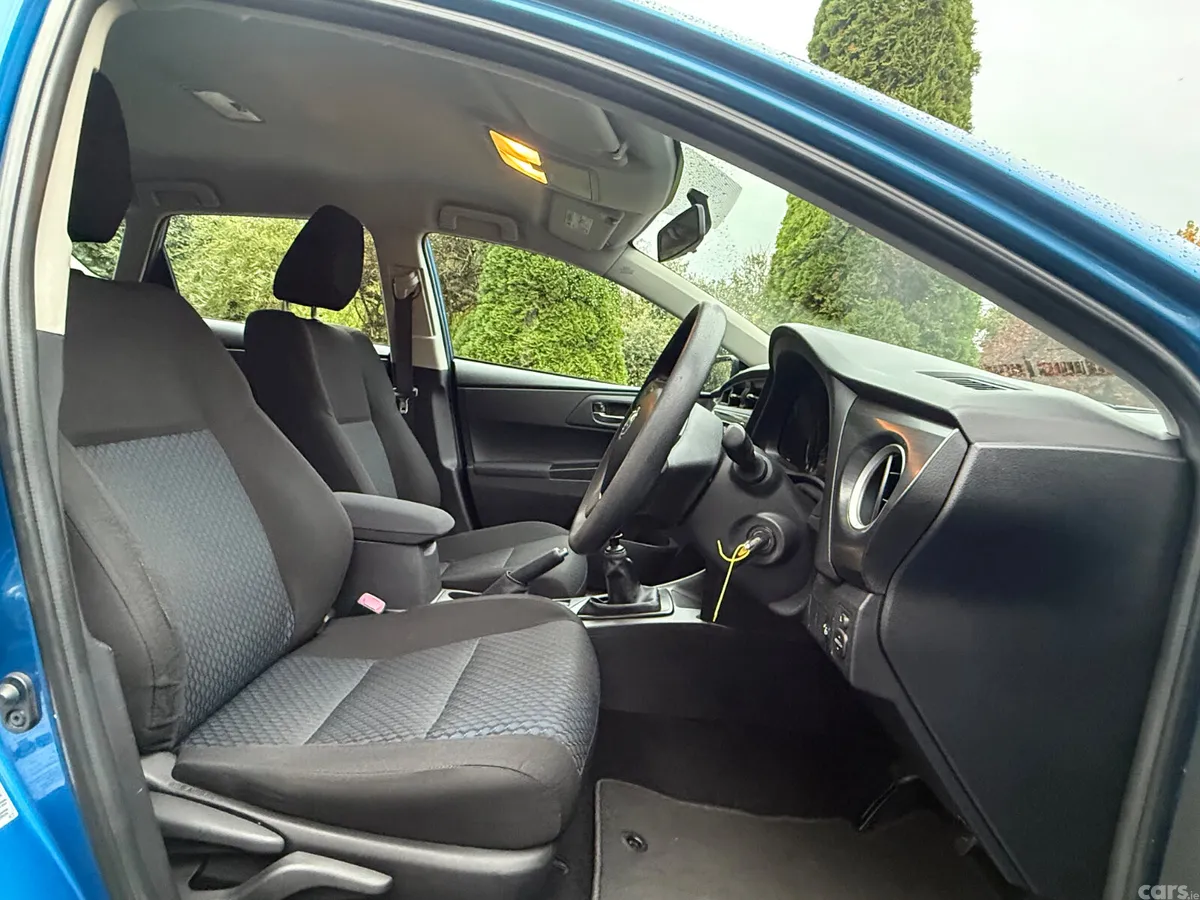 Toyota Auris Hatchback, Diesel, 2014, Blue