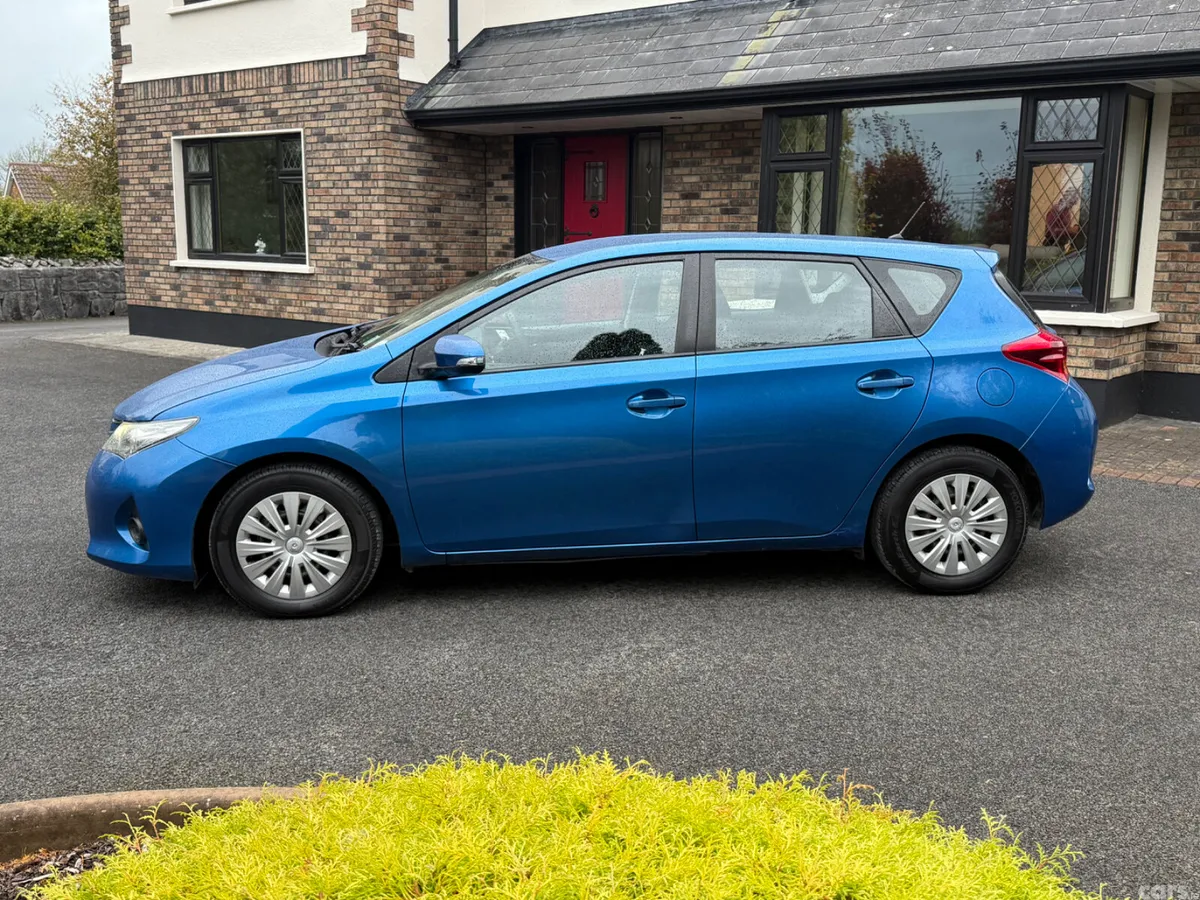 Toyota Auris Hatchback, Diesel, 2014, Blue