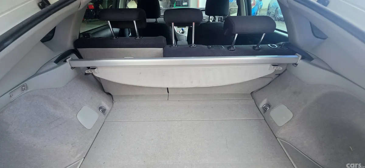 Toyota Prius Hatchback, Petrol Hybrid, 2016, White