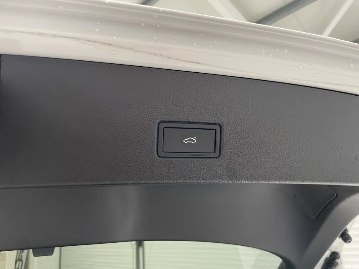 Volkswagen T-Roc Hatchback, Diesel, 2022, White