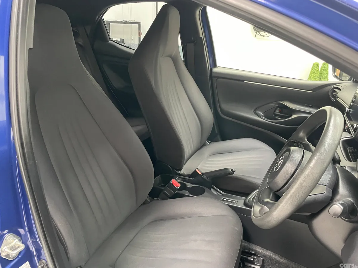 Toyota Yaris Hatchback, Petrol Hybrid, 2022, Blue