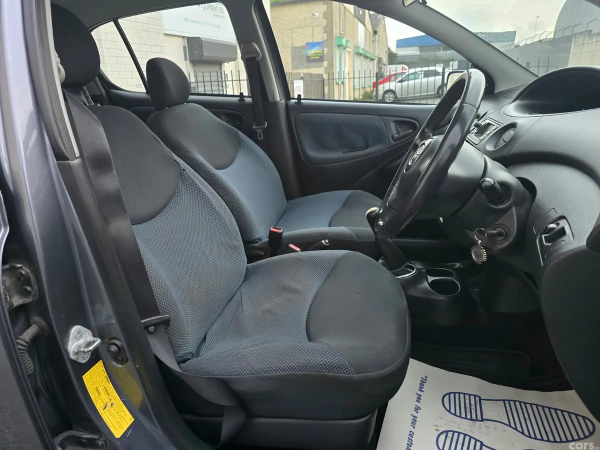 Toyota Yaris Hatchback, Petrol, 2005, Blue