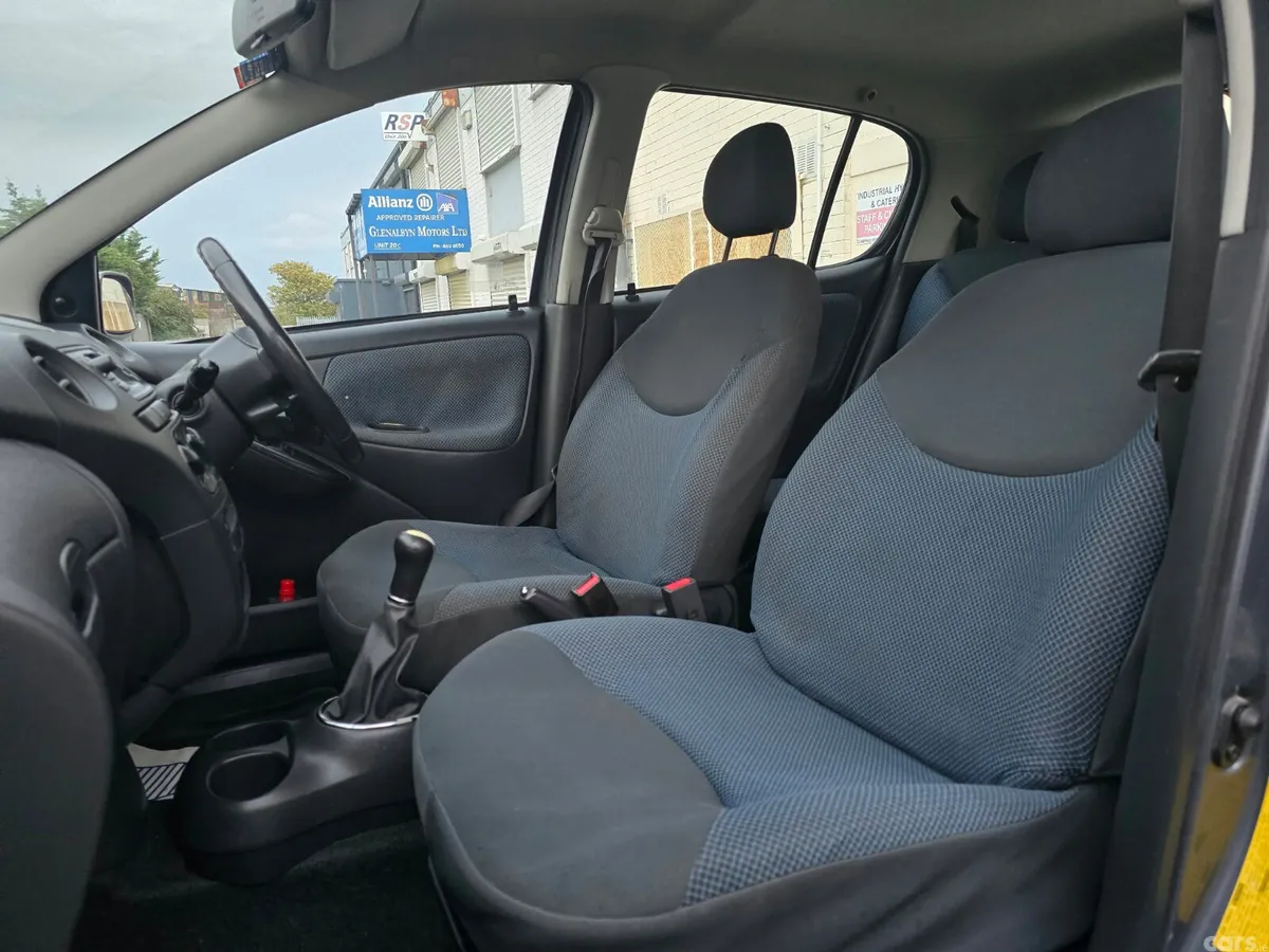 Toyota Yaris Hatchback, Petrol, 2005, Blue