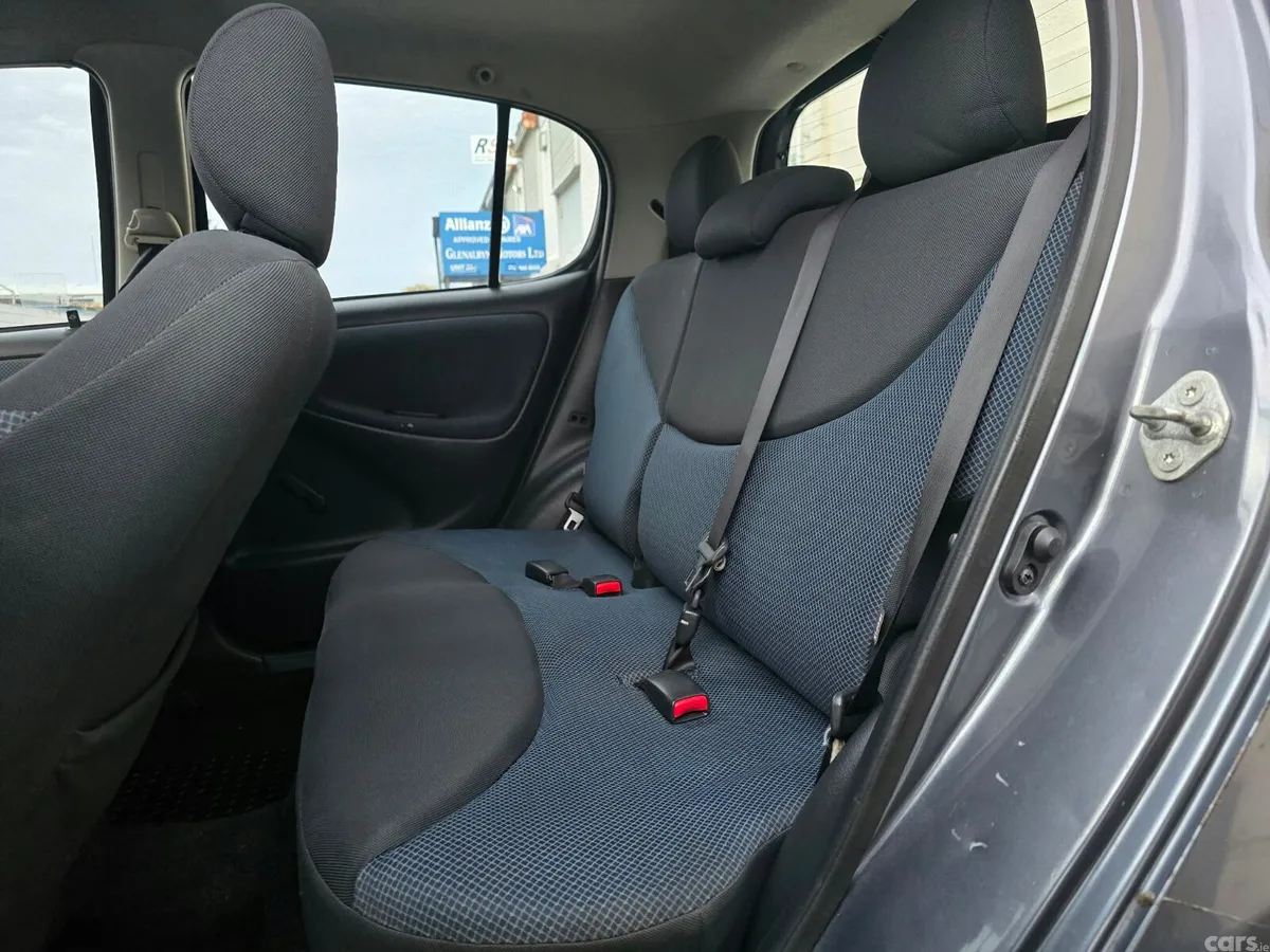 Toyota Yaris Hatchback, Petrol, 2005, Blue