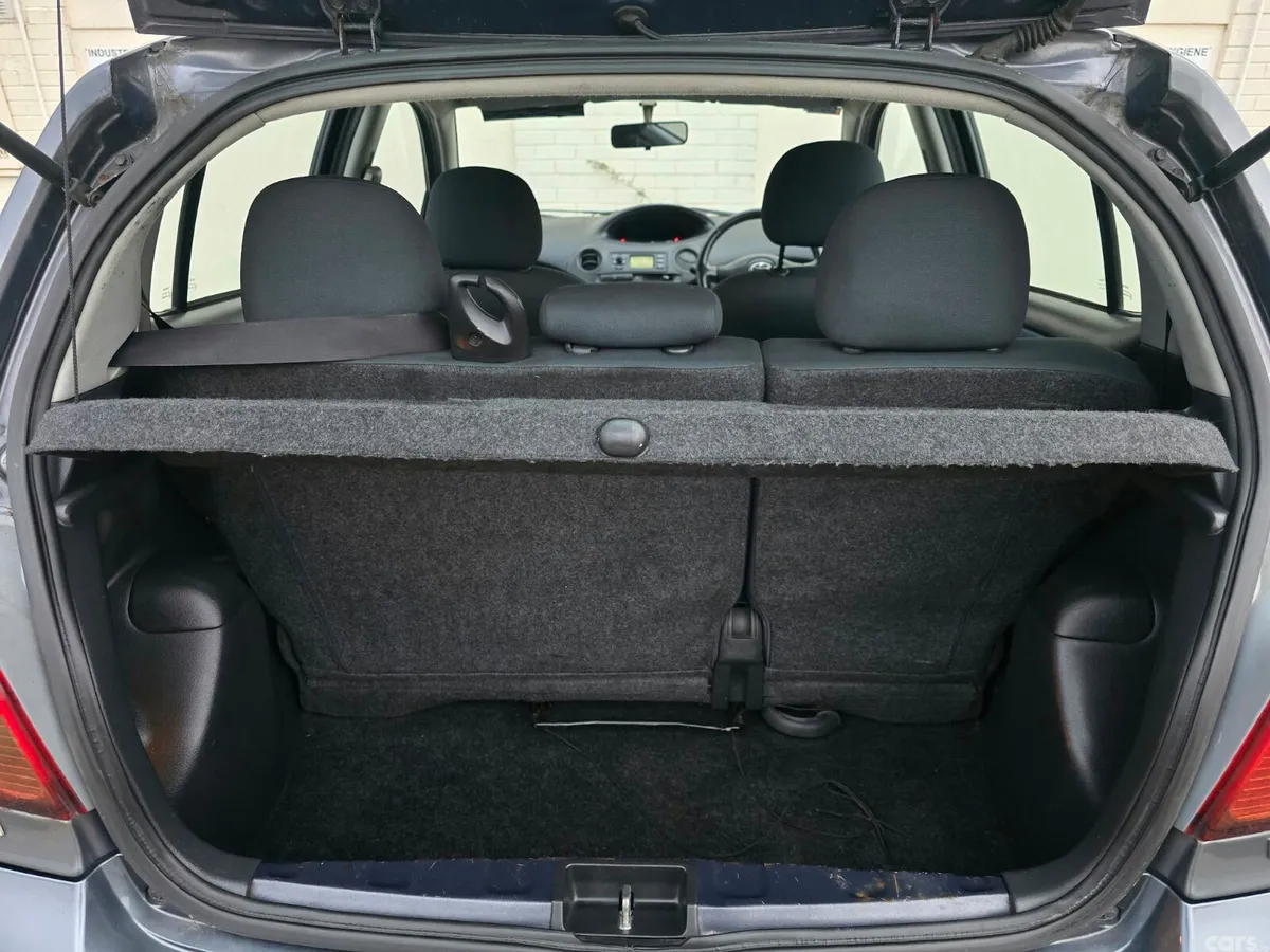 Toyota Yaris Hatchback, Petrol, 2005, Blue
