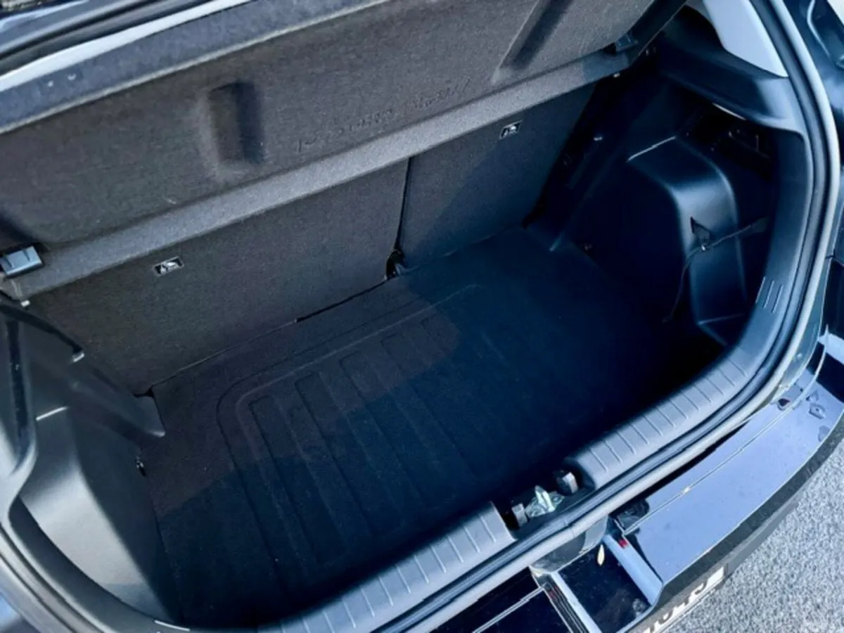 Hyundai i20 Hatchback, Petrol, 2021, Black