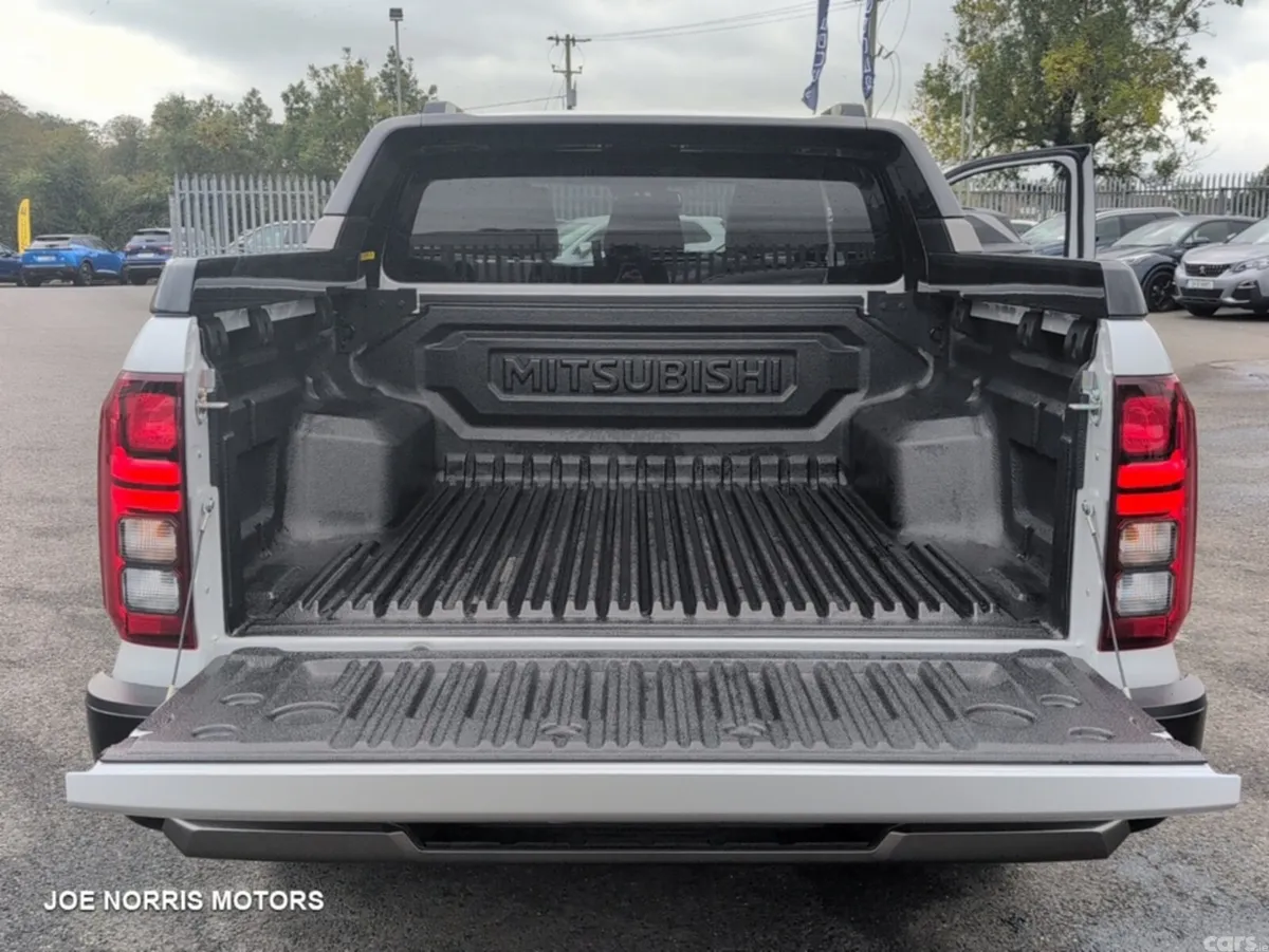 Mitsubishi Other Pick Up, Diesel, 2025, White