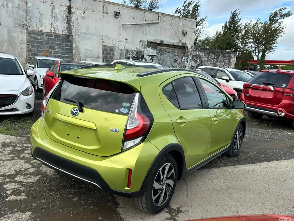 Toyota Aqua Hatchback, Petrol, 2017, Green