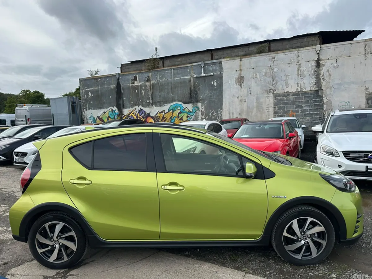 Toyota Aqua Hatchback, Petrol, 2017, Green