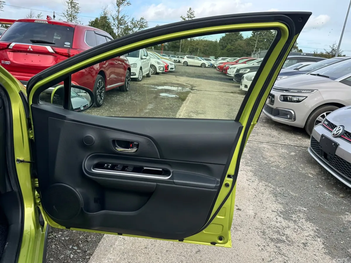 Toyota Aqua Hatchback, Petrol, 2017, Green