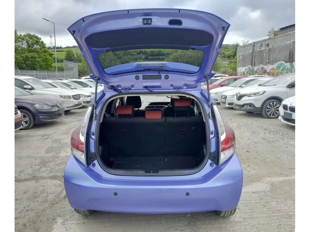 Toyota Aqua Hatchback, Petrol Hybrid, 2016, Blue