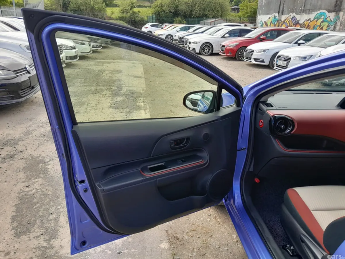 Toyota Aqua Hatchback, Petrol Hybrid, 2016, Blue