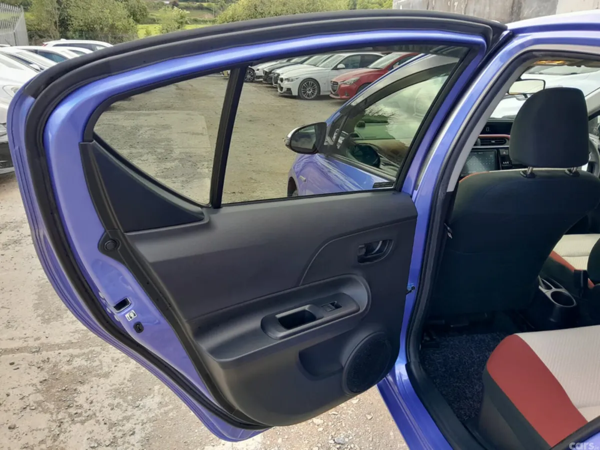 Toyota Aqua Hatchback, Petrol Hybrid, 2016, Blue