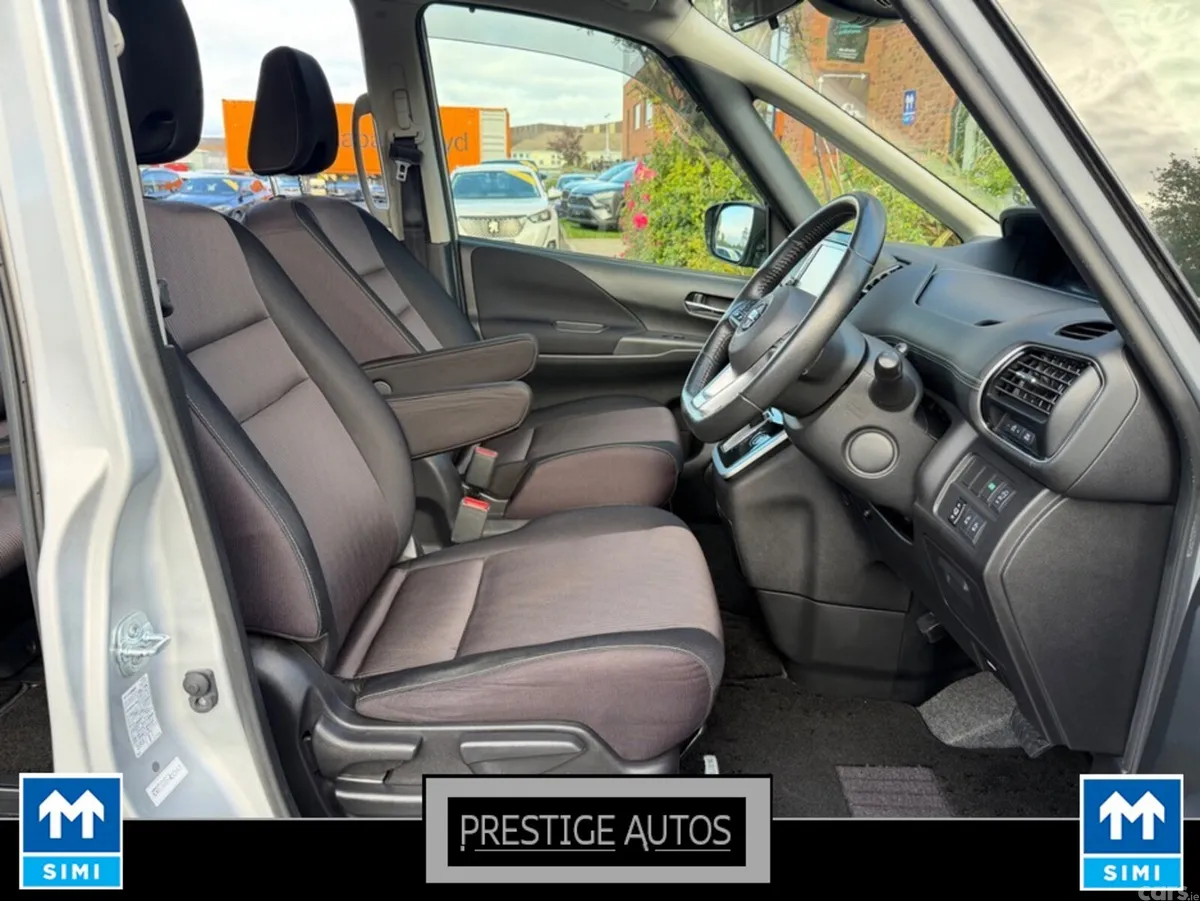 Nissan Serena MPV, Petrol Hybrid, 2018, Silver