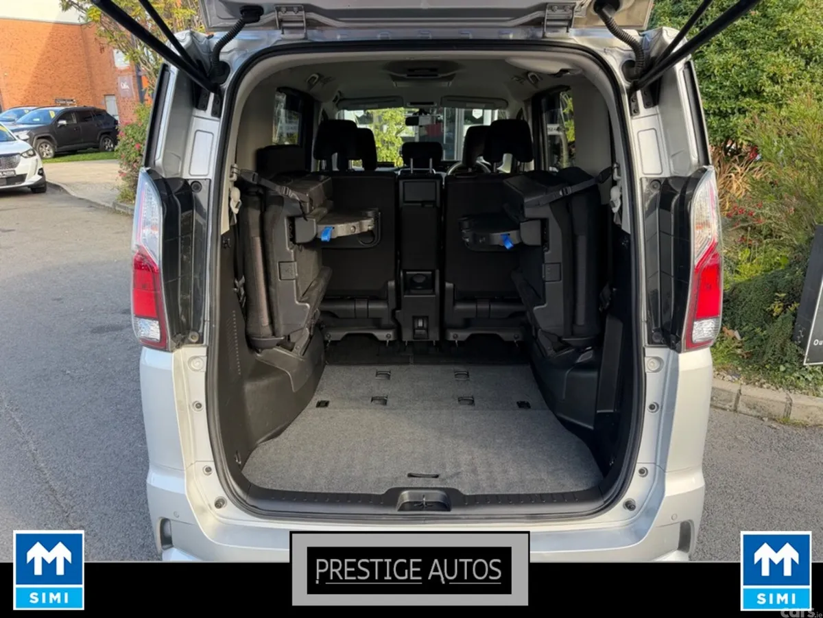 Nissan Serena MPV, Petrol Hybrid, 2018, Silver