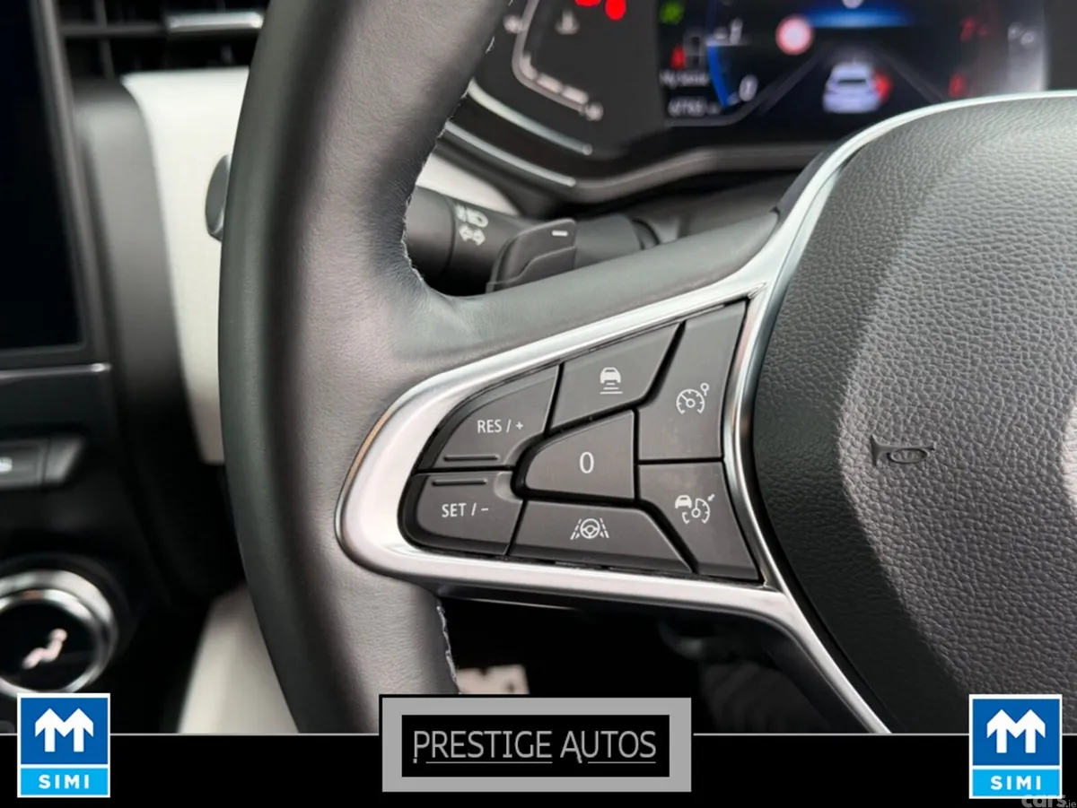 Renault Clio Hatchback, Petrol, 2021, White