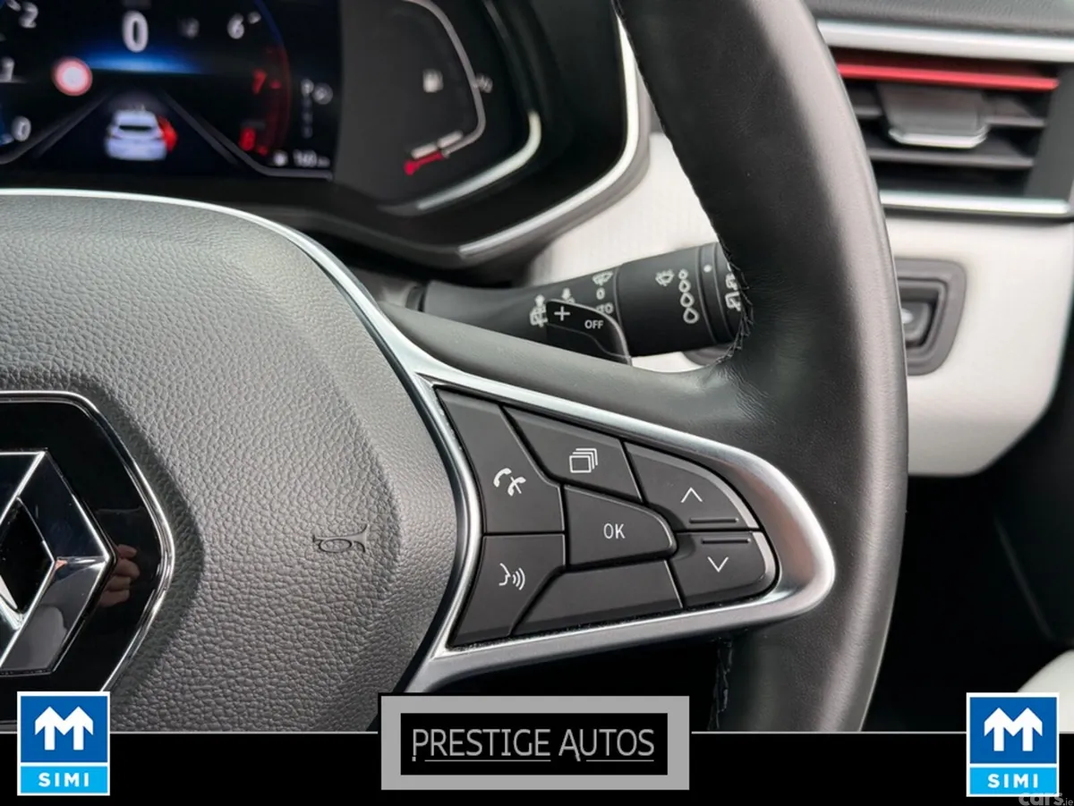 Renault Clio Hatchback, Petrol, 2021, White