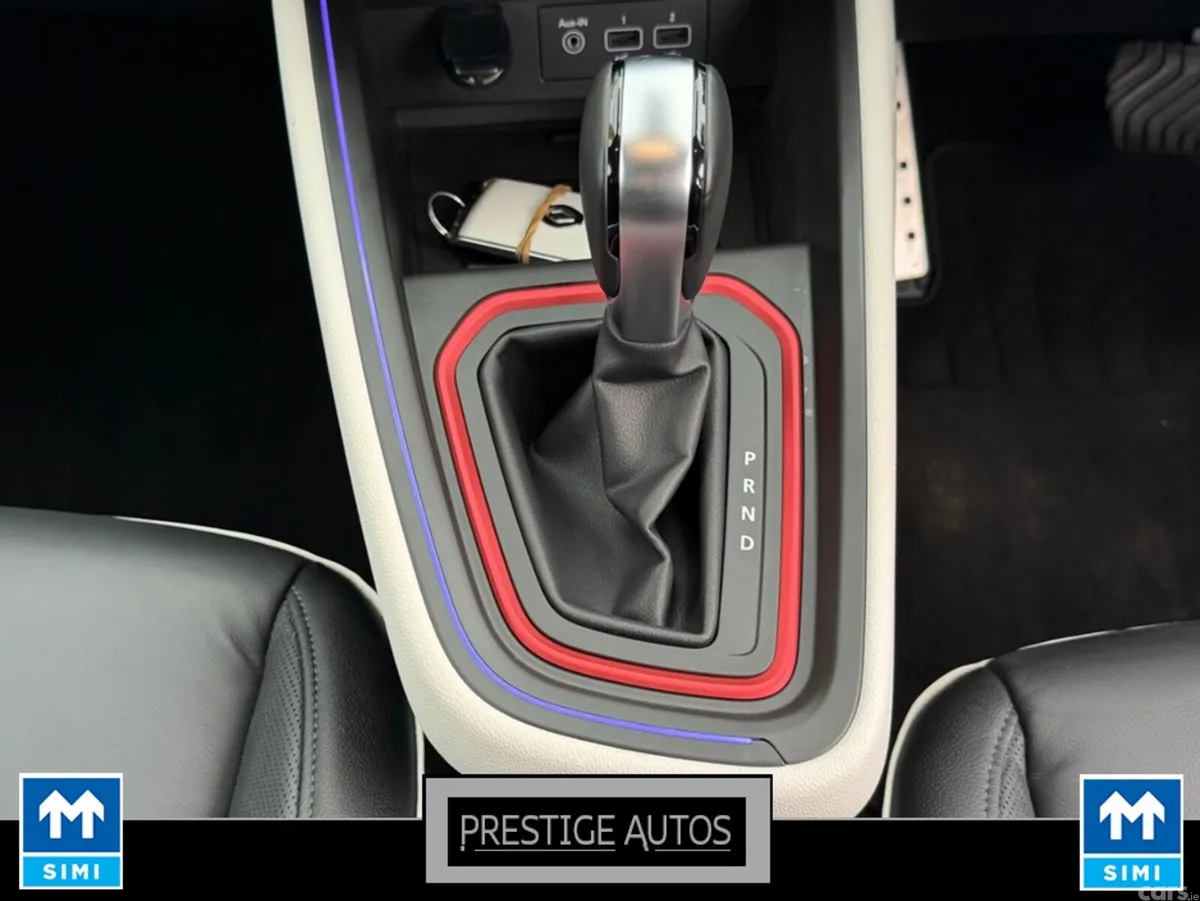 Renault Clio Hatchback, Petrol, 2021, White